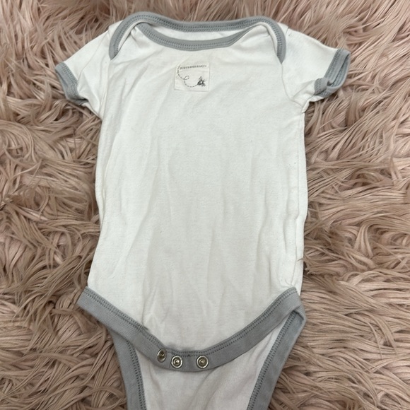 Burt’s Bees Baby Clothing - Picture 4 of 4
